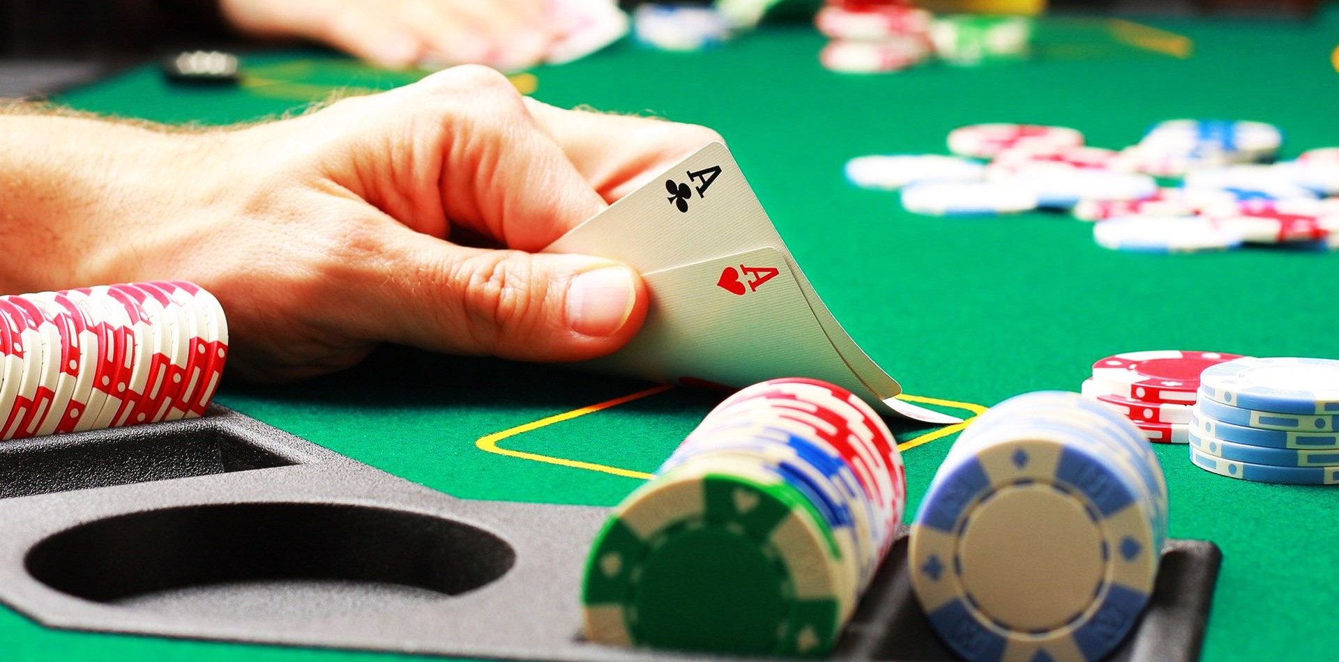 Luật chơi chuẩn chuyên gia của Poker Live Casino 